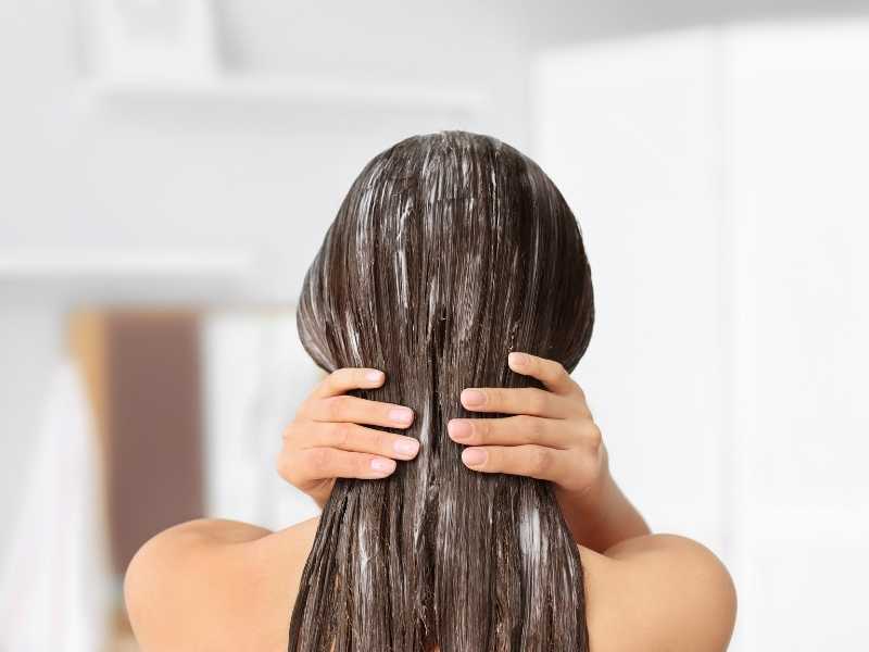 Μαλλιά πλυμένα με σαμπουάν κατά του φριζαρίσματος
